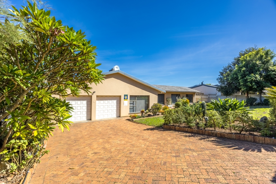 4 Bedroom Property for Sale in Kenridge Western Cape